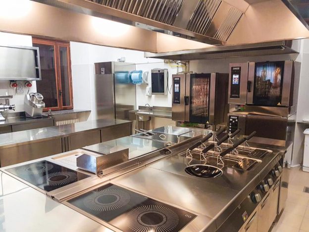 Important commercial kitchen equipment Brisbane to make your kitchen complete